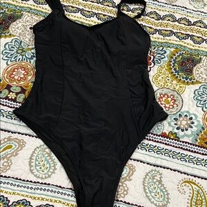 New! Cinching black swimsuit XXL